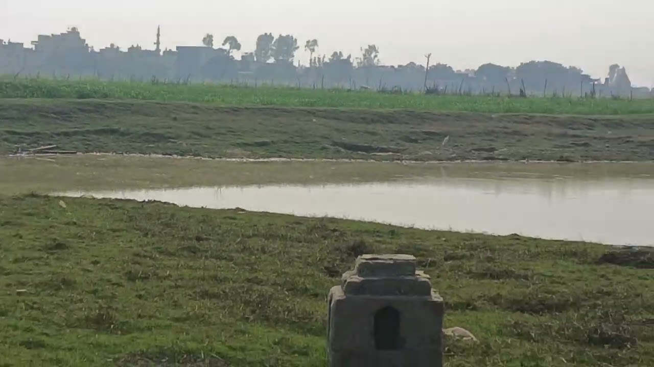 हमारे गांव में पीली मिट्टी का पोखरा जिसके मिट्टी से मिट्टी के बर्तन, कच्चे घर की लिपाई होती हैं 🌿🏞️🌀
