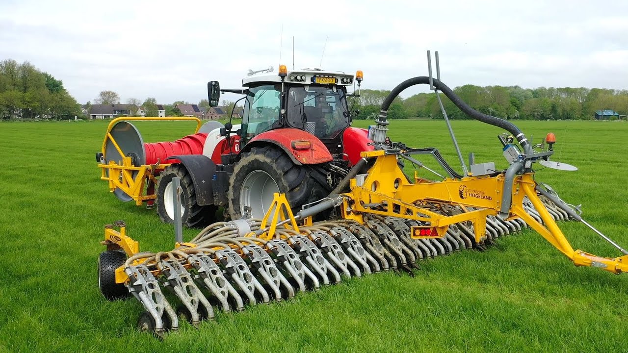 Sleepslang bemesten met Tjalma HD 9375 en Steyr cvt 6165. Loonbedrijf: 'T Hogeland.