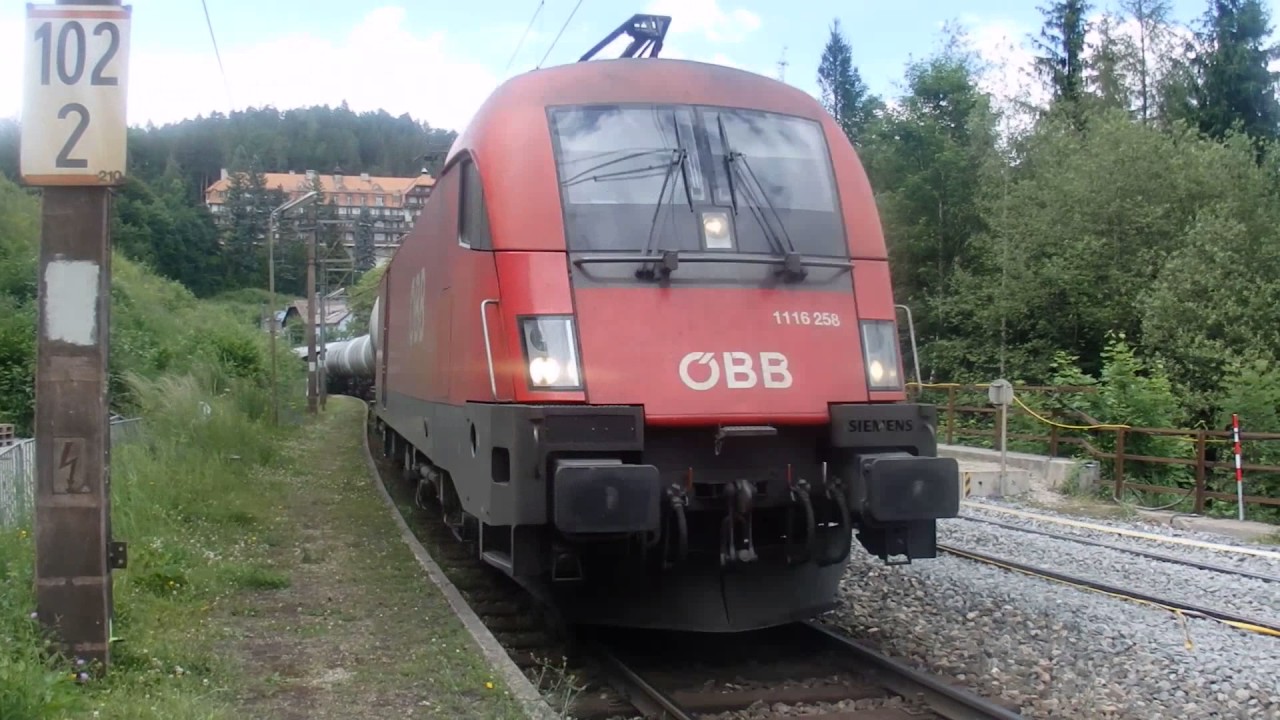 Die Semmeringbahn am 16.6.2017 / Baustelle Hst. Wolfsbergkogel mit vielen Zügen
