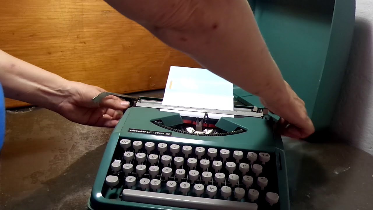 Máquina de Escrever Olivetti Lettera 82