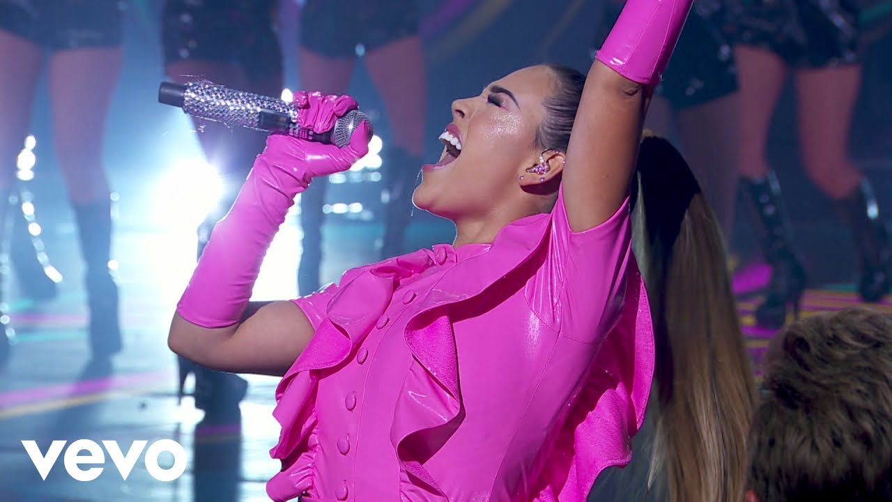 Danna Paola - Mala Fama (En Vivo Desde La Academia)