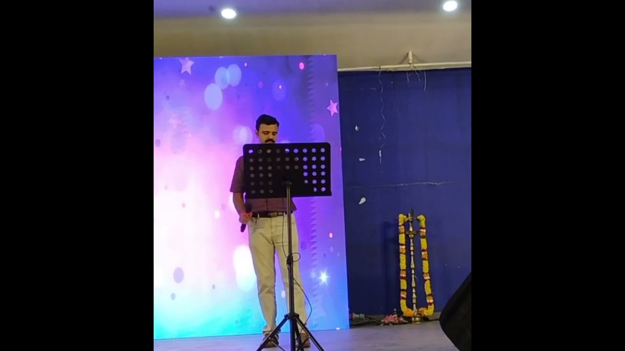 Aareyum Bhavagaayakanakkum on stage