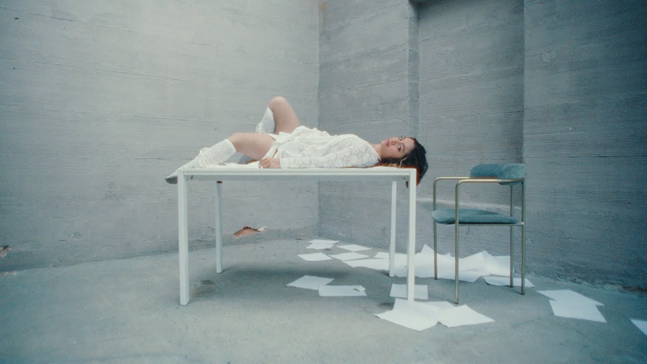 Vale Garzón - Niño yo te amé (Videoclip Oficial)