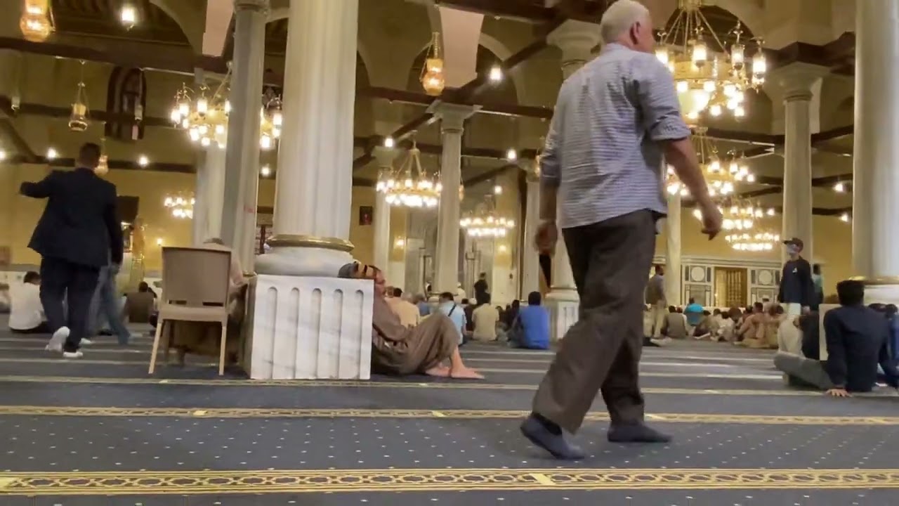 الآذان من مسجد الحسين بالقاهرة بعد التجديد