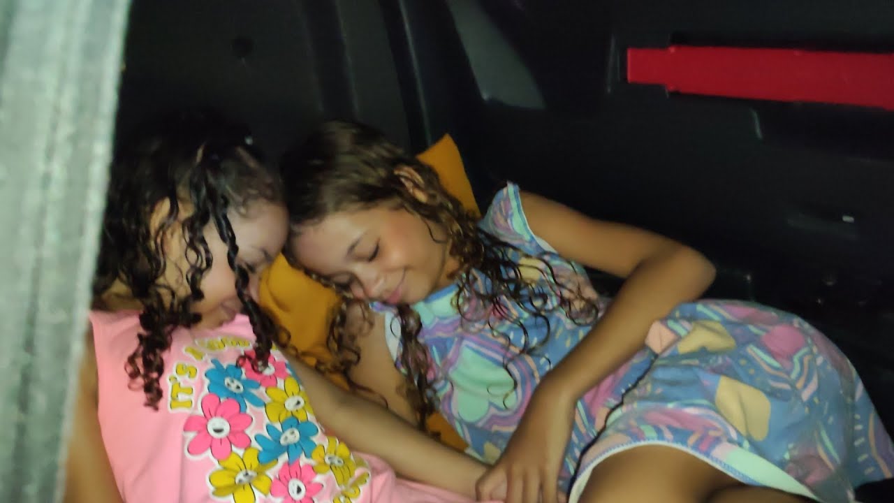 Desafio é dormir no carro 🤩 sem o papai saber 😆