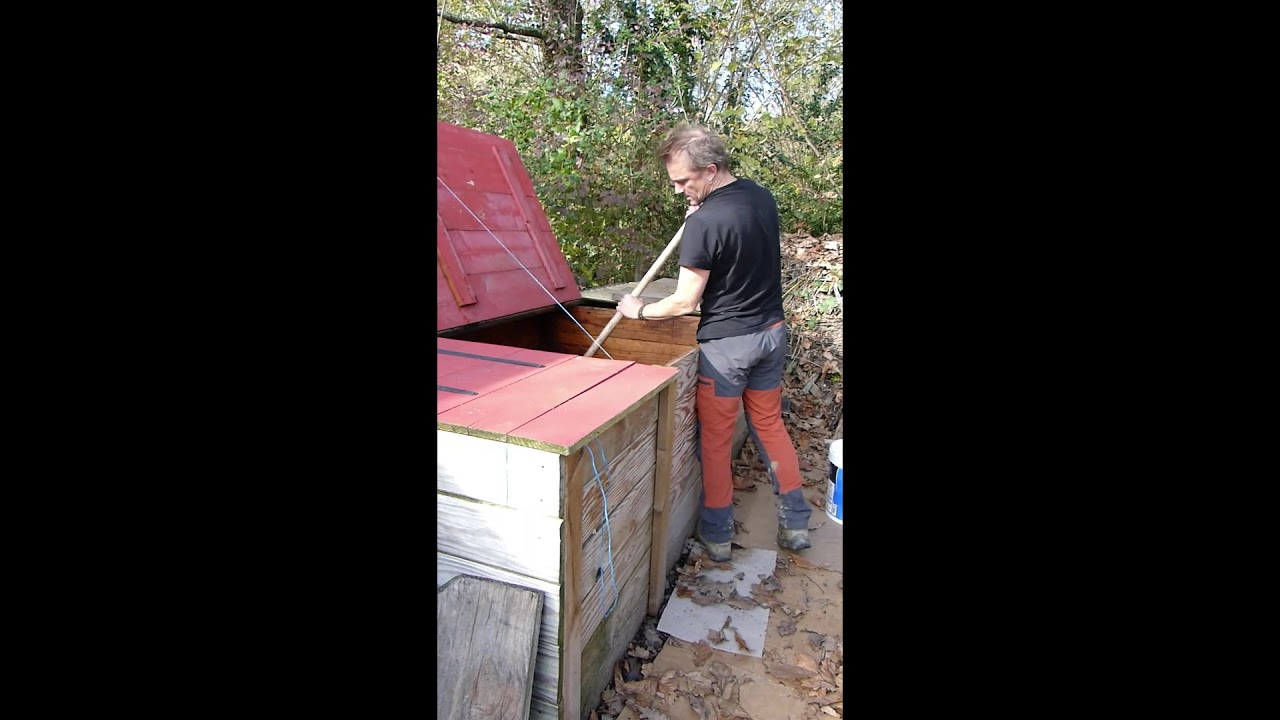 Compost de Toilettes sèches (mettre le son assez fort)