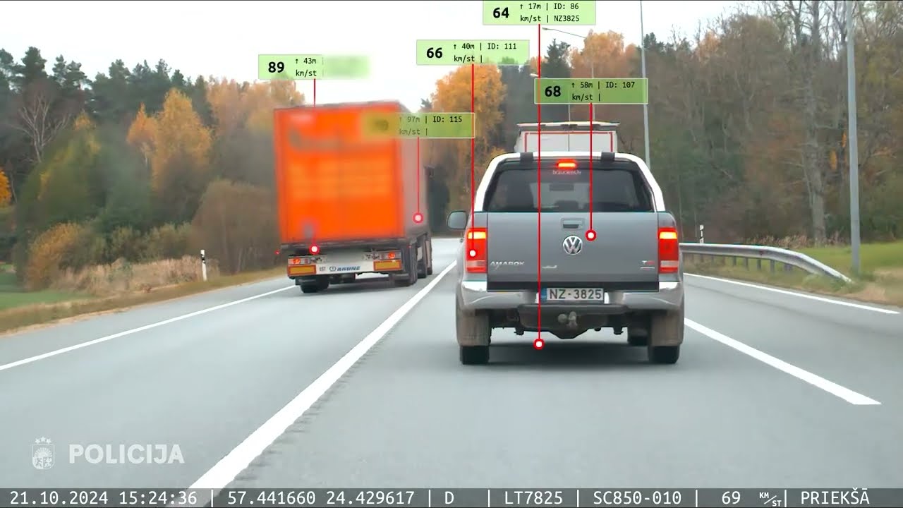 Aptur kravas automašīnas vadītāju, kura dēļ pretim braucošie spiesti izvairīties no sadursmes