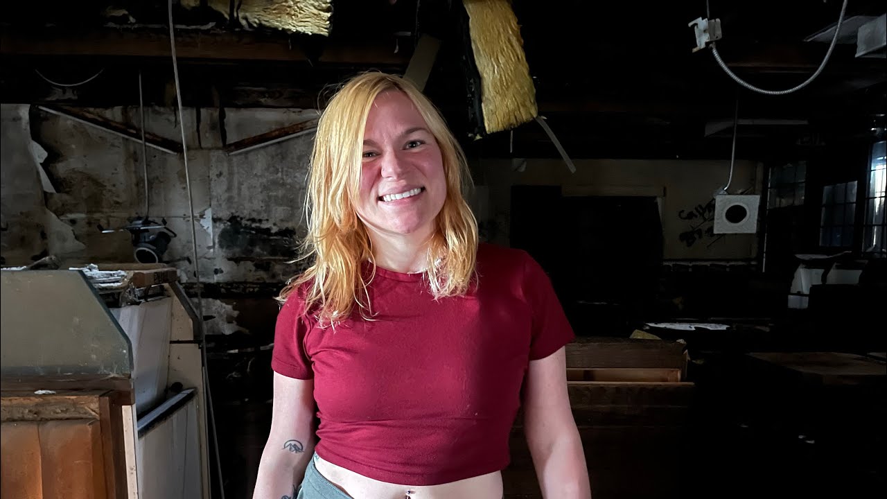 I GOT INSIDE THE ABANDONED MCDONALD’S - CREEPY vintage 1980s style!