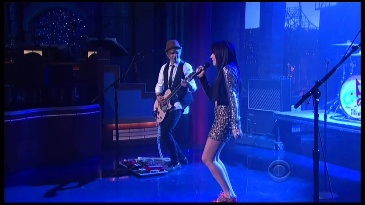 Carly Rae Jepsen Performing This Kiss Live on David Letterman on 10/25/2012