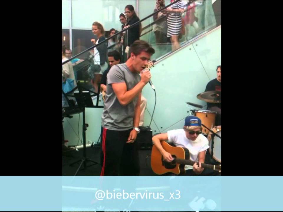 Liam and Niall at London Westfield singing 