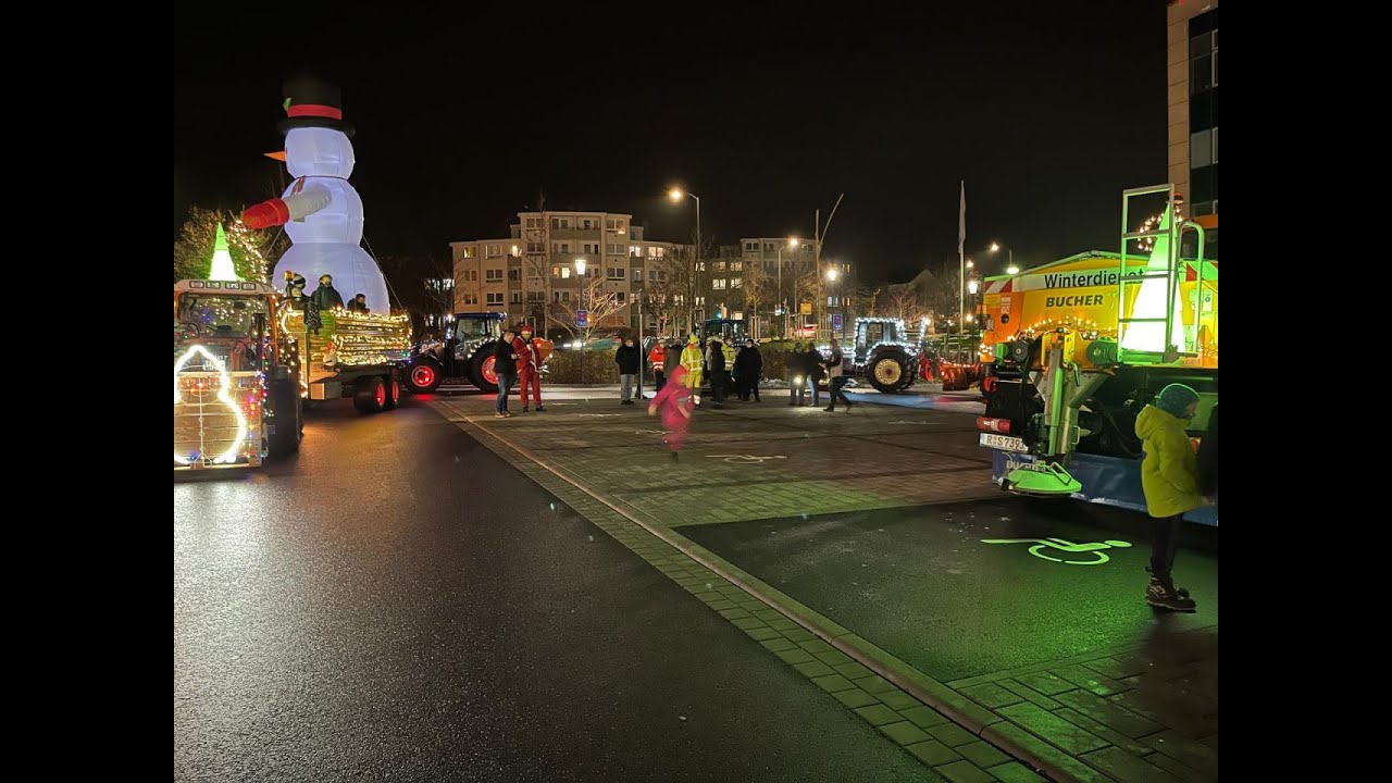 Nikolaus kommt auf TRAKTOR: Strahlende KINDERAUGEN und guter Zweck