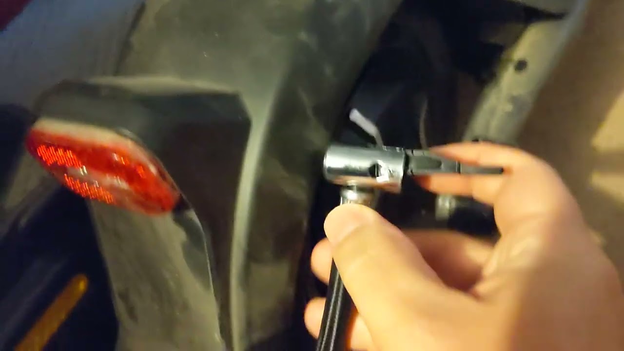 How to properly inflate eScooter tires + What to look for in a pump
