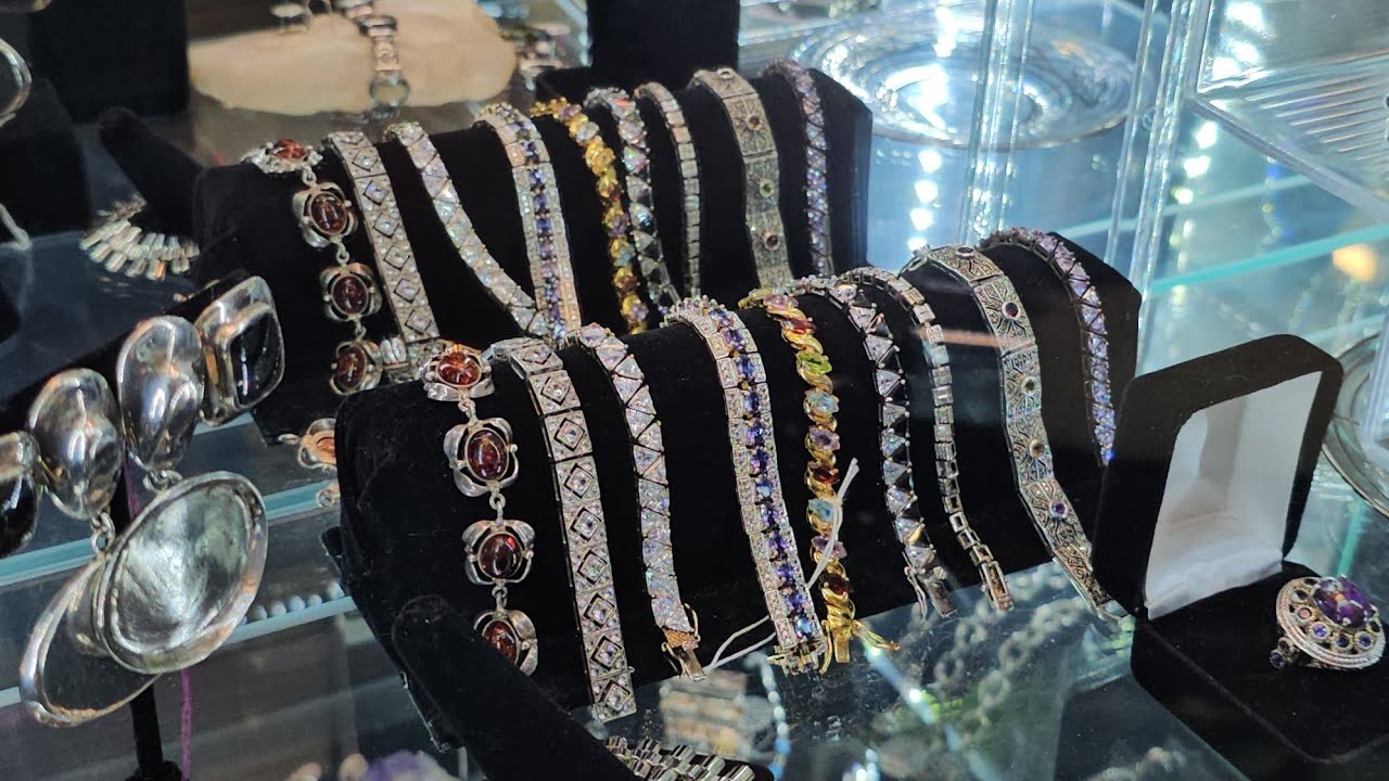 DESIGNER BAG & JEWELRY HEAVEN! RED, WHITE & BLUE! Thrift with me! LIVE SALE 7/6 AT 7:30 P.M. EST!
