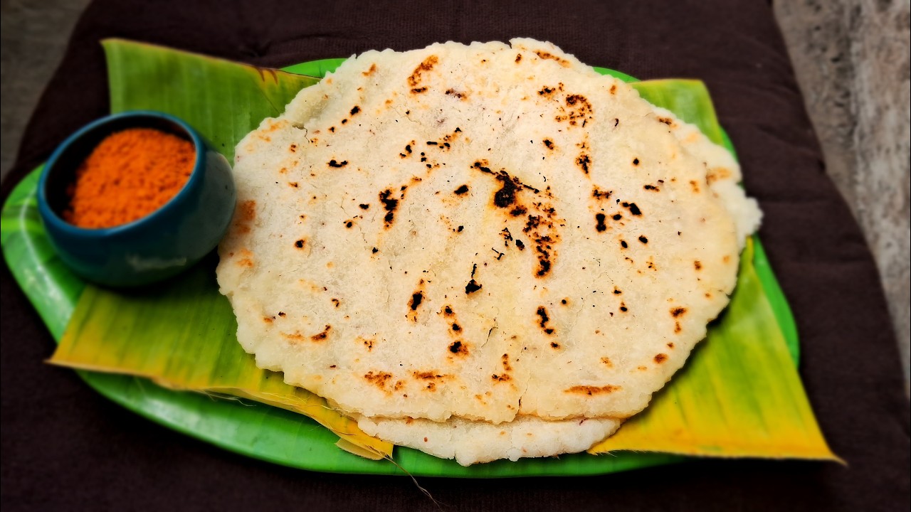 Ek Panachi Tandla Bhakri | Rice Bhakri on Banana Leaf | Konkani Recipe