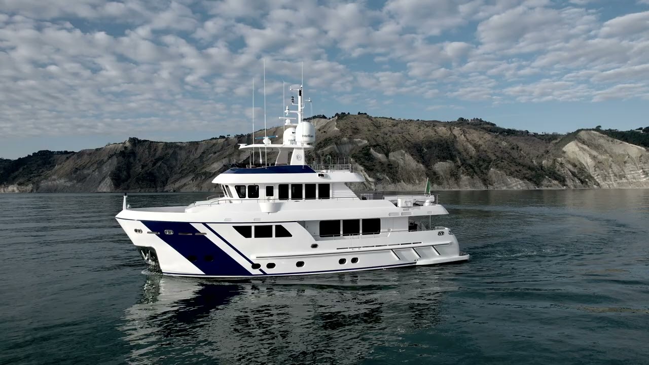 M/Y Empire - Darwin Class 86'