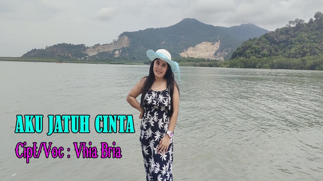 Aku Jatuh Cinta#Cipta/VOC:Vhia Bria