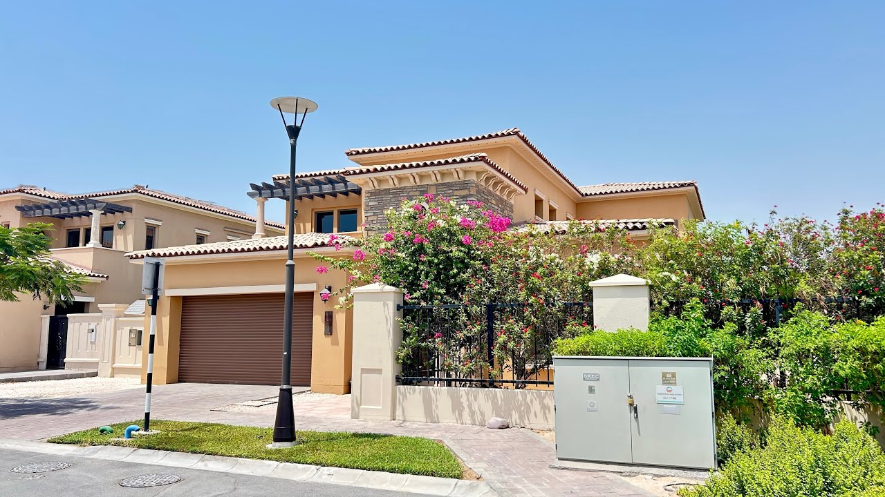 Saadiyat beach villas (Gated community) luxurious 4+M Corner unit, private garden & amenities 750k