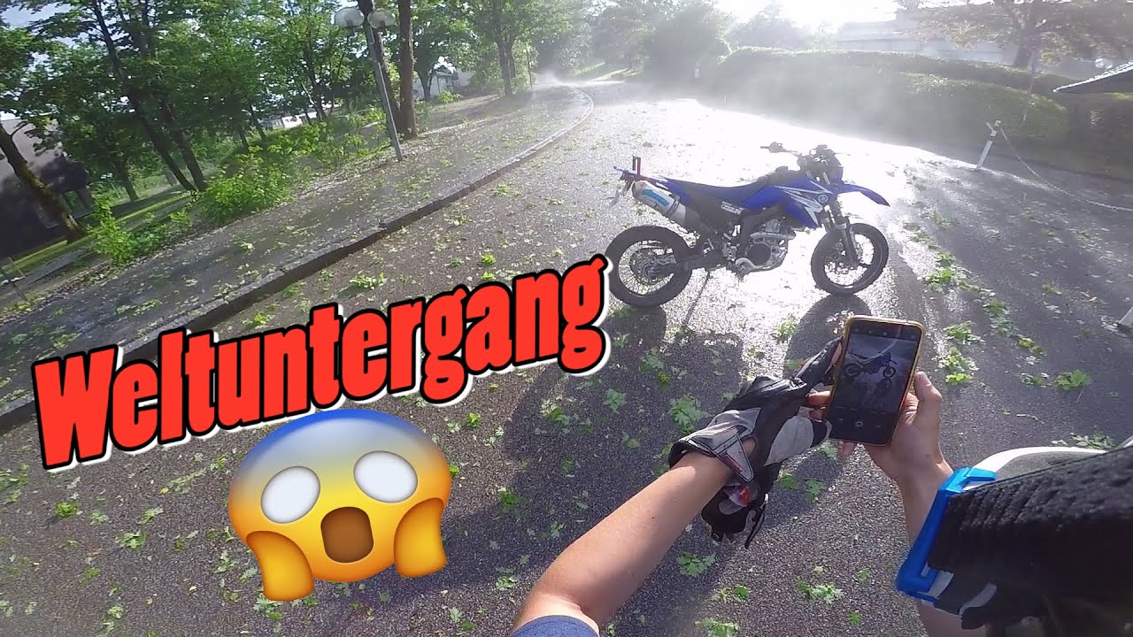EXTREMES UNWETTER! Blitzeinschlag & starker Hagel in Bayern | Motorrad vs. Gewitter