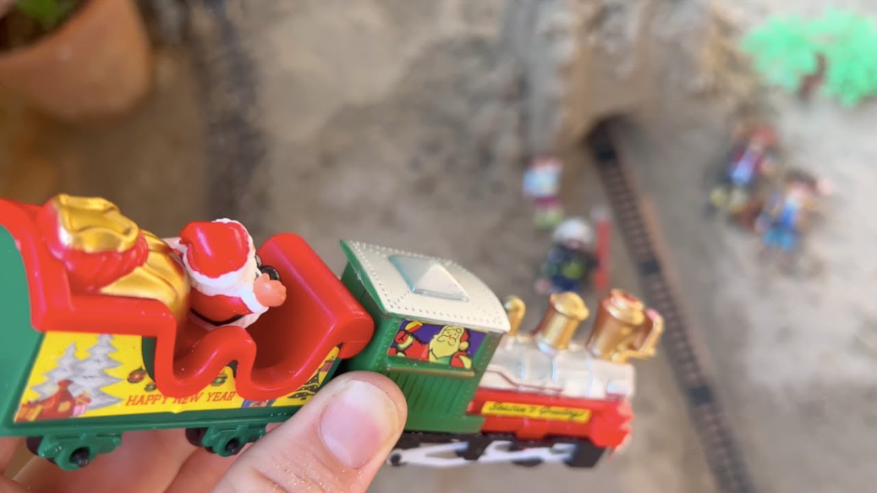 🎅🏼 ¡PAPÁ NOEL está en la PLAYA! 🏖🎅 El tren mágico de Papá Noel 🚂