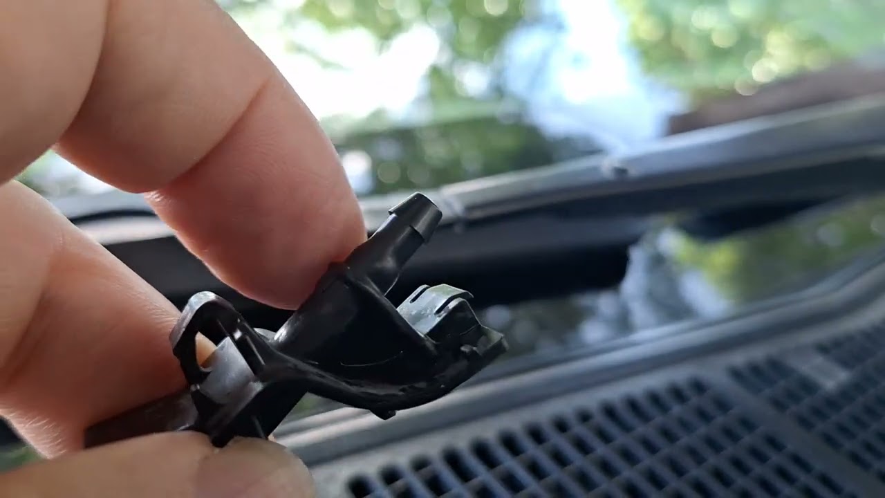 How to Clean Toyota Fortuner Windshield Washer Nozzle