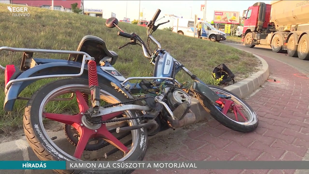 Baleset: kamion alá csúszott a motorjával - 2018.09.27.