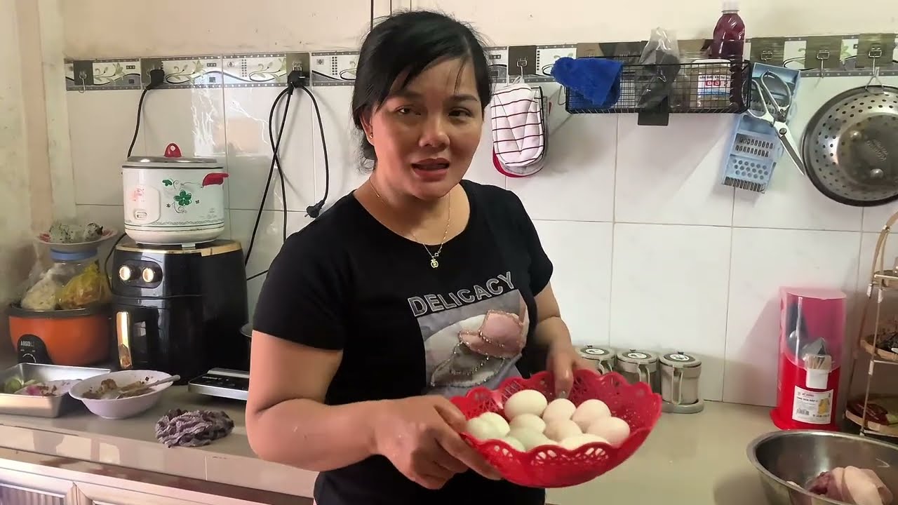 🍲 Mẹ Chị Em Sinh 3 Vào Bếp Nấu Nồi Thịt Kho Tàu Thơm Nức – Cả Nhà Mê Tít