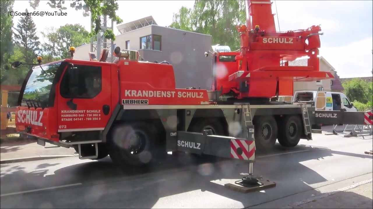 Mobilkran LIEBHERR LTM 1090-4.2 vom KRANDIENST SCHULZ bei der Montage eines FM GRU 13 50