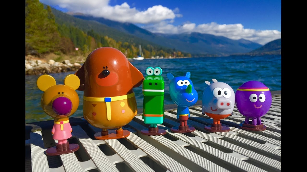 HEY DUGGEE and Squirrels Toys Jump In Lake!