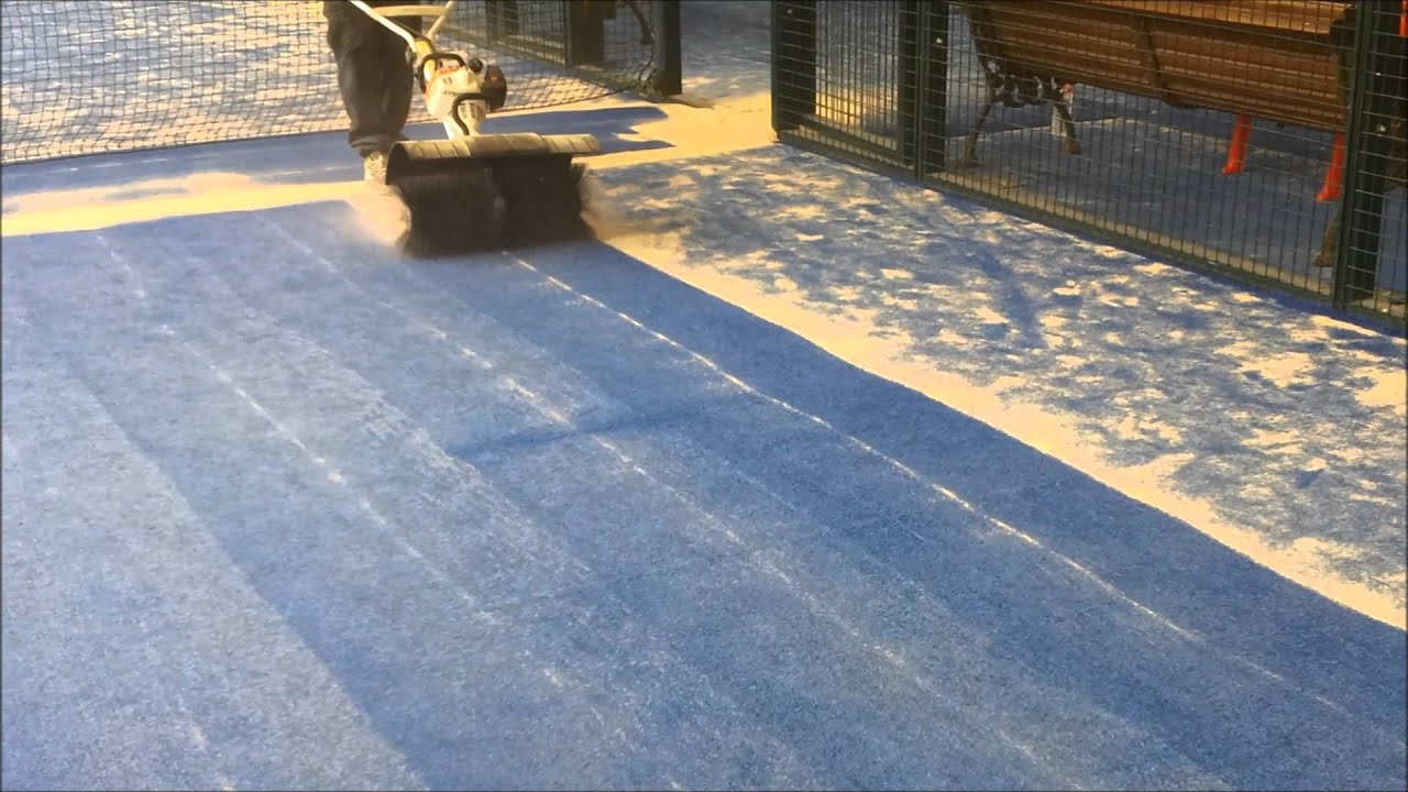 Mantenimiento de moqueta en pista de pádel