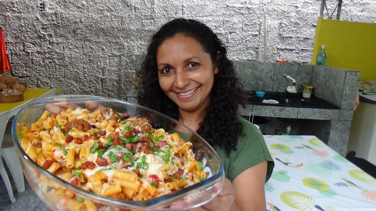 MACARRÃO DE ARROZ COM ALMÔNDEGAS FEITA EM CASA