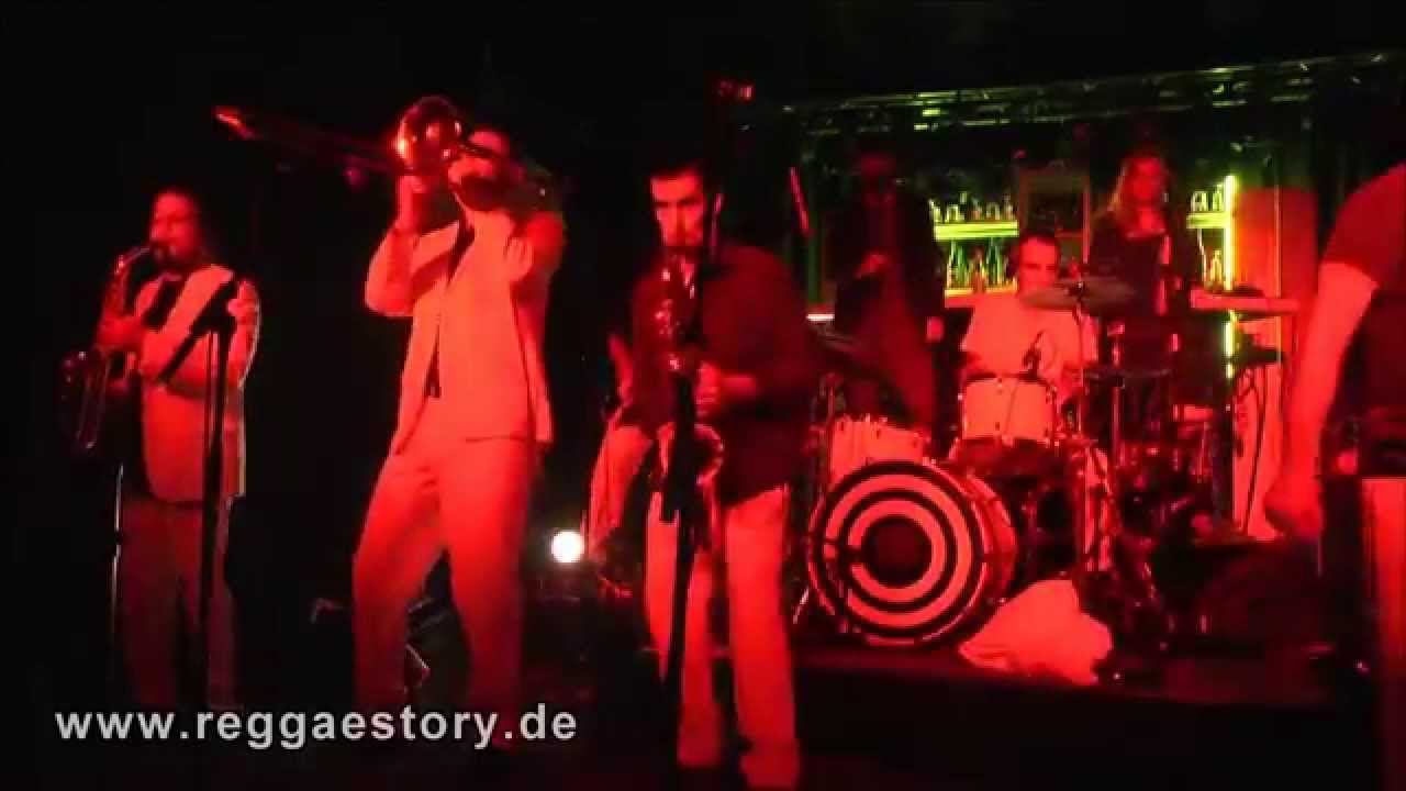 Yellow Umbrella - 1/17 - A Thousand Faces - 11.10.2014 - Scheune Dresden