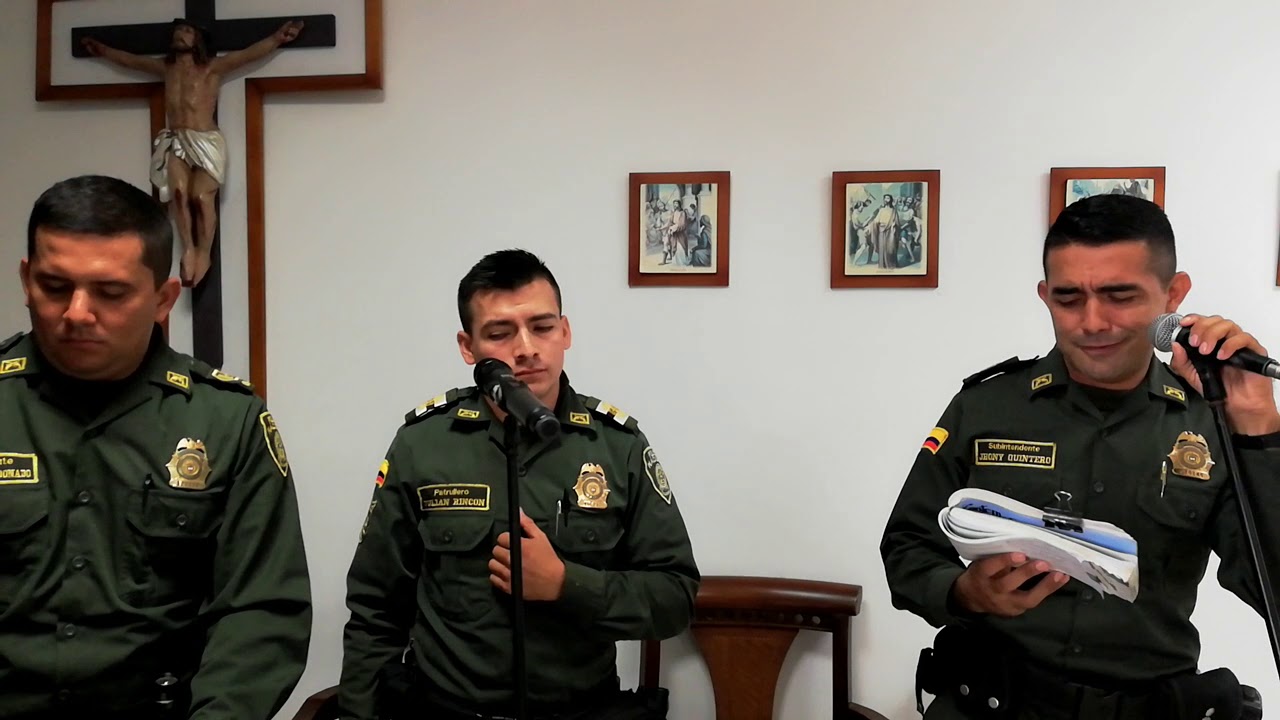 nadie te ama como yo,  diste Tu vida en la Cruz por mi, ahora te cantamos con el corazón.