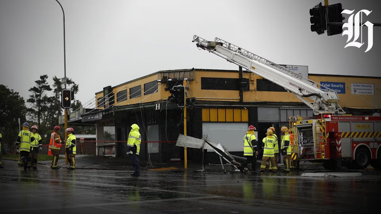 Tornado strikes Auckland causing building to collapse