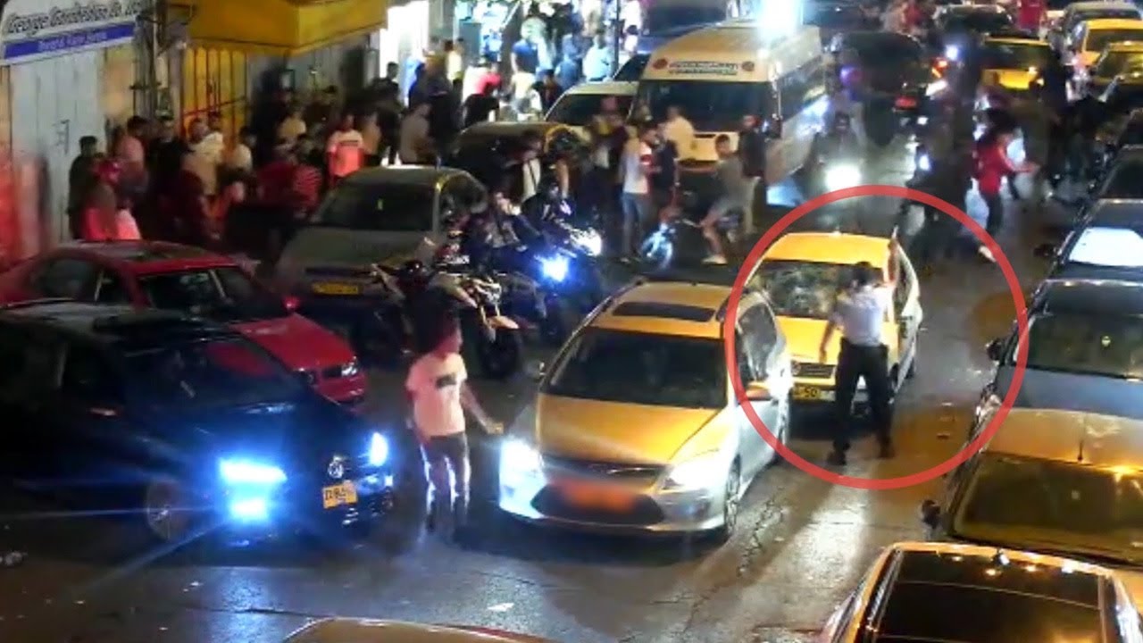 שוטר יורה באוויר ומחלץ אזרח מתקיפה