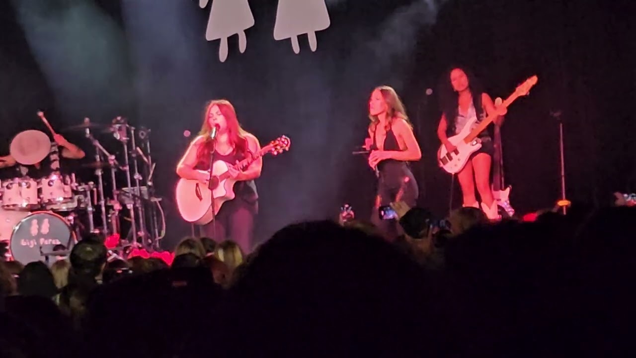 Gigi Perez - Sugar Water ft. Bella Perez (Charlotte, NC The Fillmore 10-18-25)