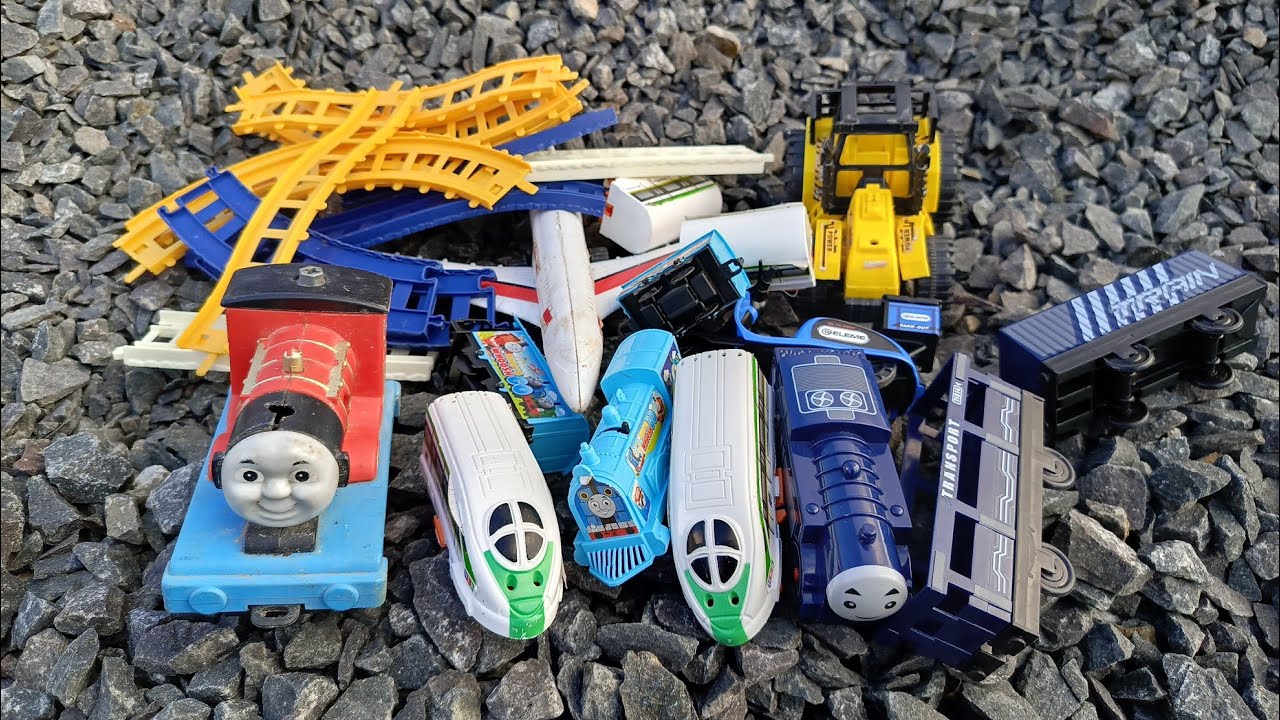 Mencari Dan Merakit Mainan Kereta Api Thomas And Friends Di Kubangan Air