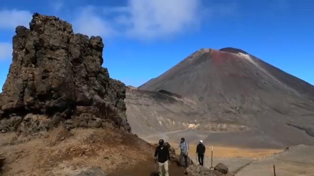 Hiking the Tongariro Crossing; Mount Ngauruhoe and Emerald Lakes