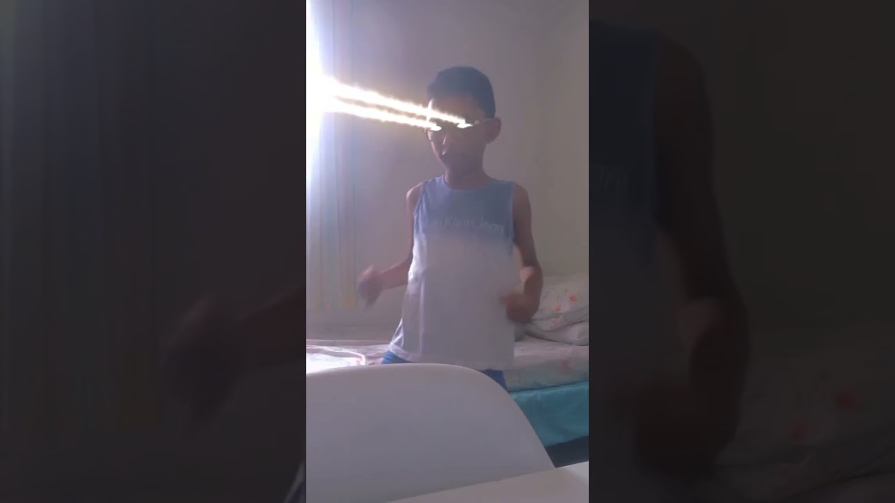 soltando laser pelo olho!