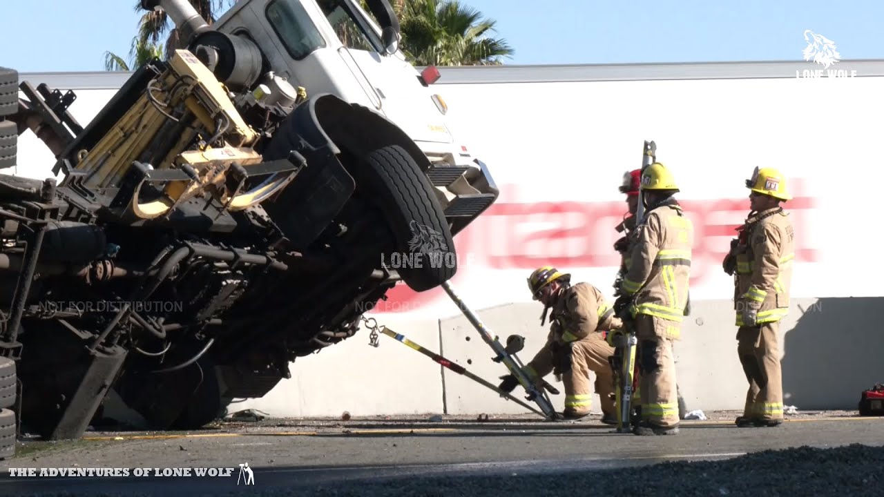 RIVERSIDE | Overturned Trash Truck On The Freeway