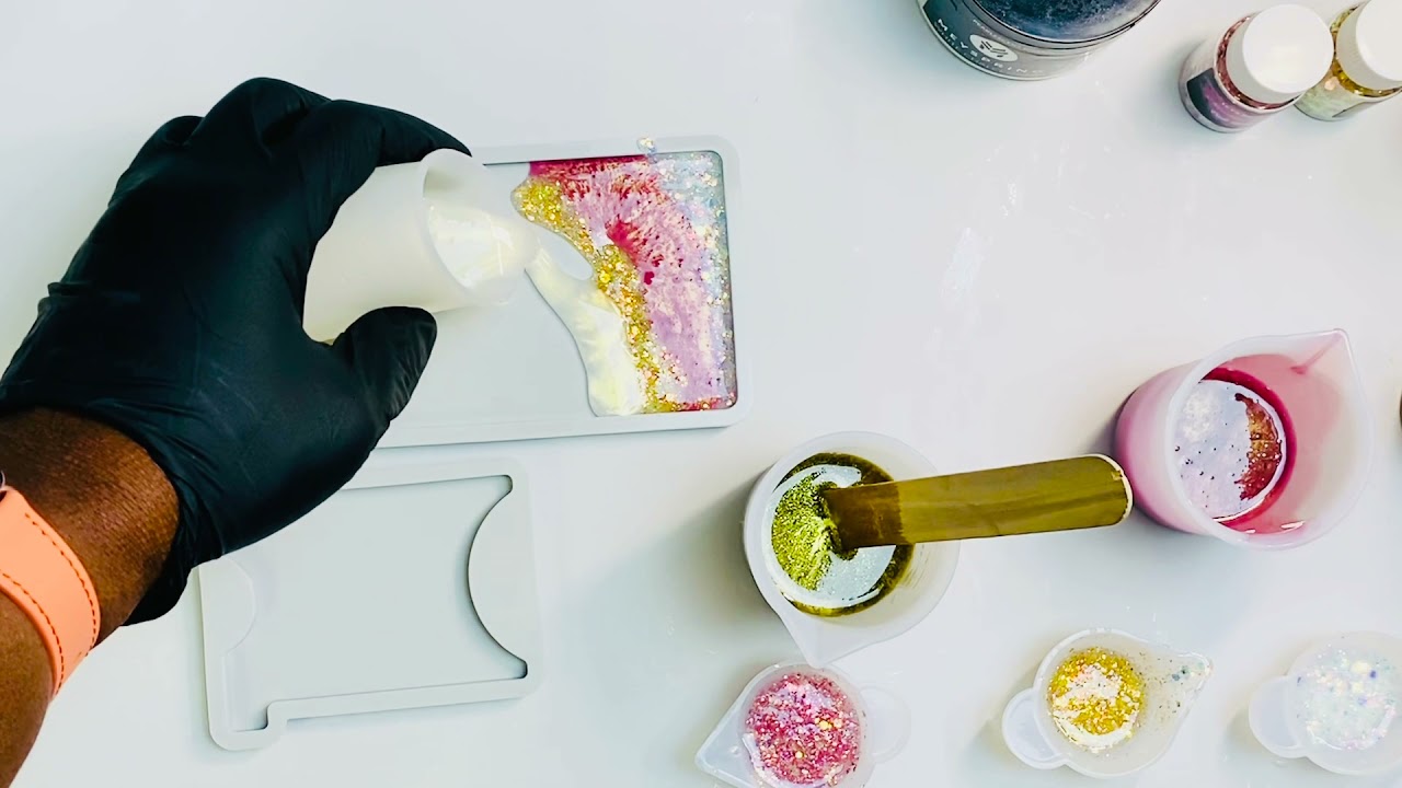 #90-Resin cell phone holder