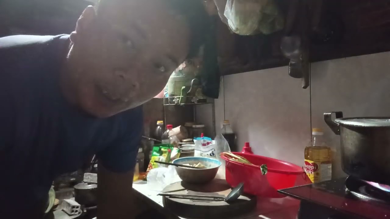 Đi làm về là làm tô bún 