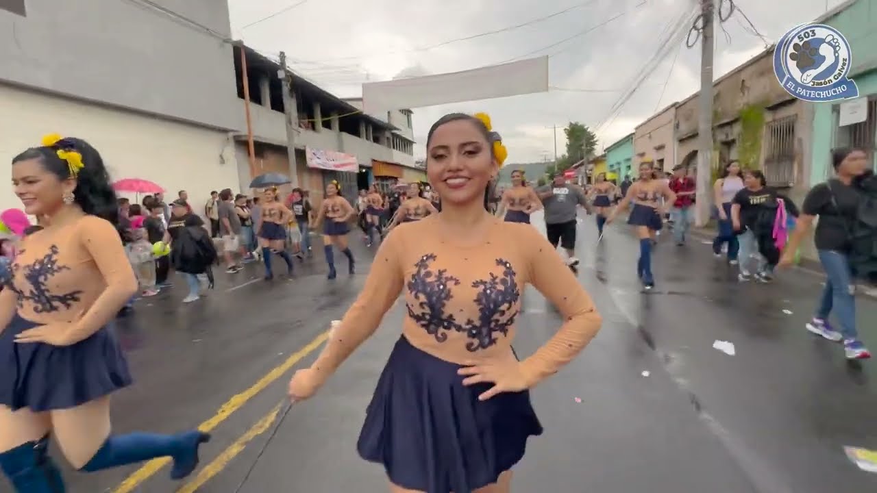 Cachiporras INSA Bajo la Lluvia Desfile de Correo Fiestas Julias  Santa Ana
