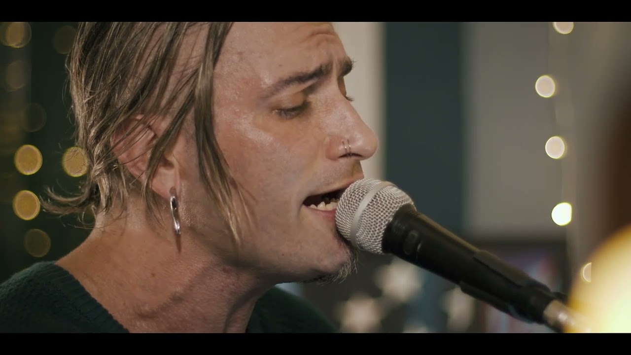 Bridge Over Troubled Water - Junior Carelli Greatest Hits on Piano - the piano man live