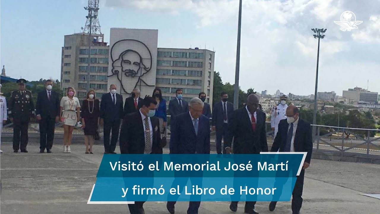 AMLO coloca ofrenda floral en honor a José Martí, independentista cubano