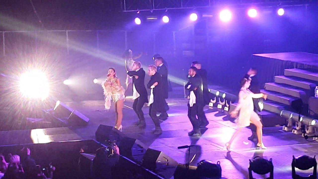 Ariana Grande - Right There 21/10/2015 @ Movistar Arena