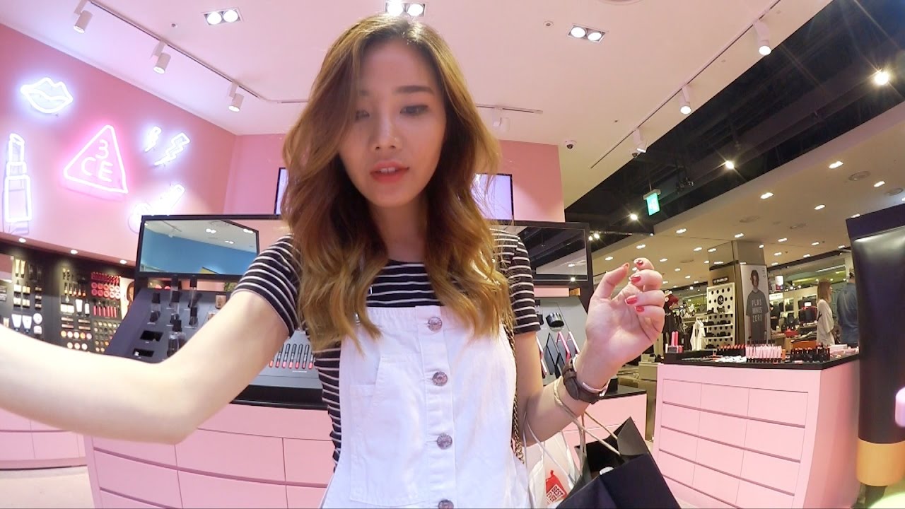 Hanging Out Near Korean Universities: Ewha and Sinchon