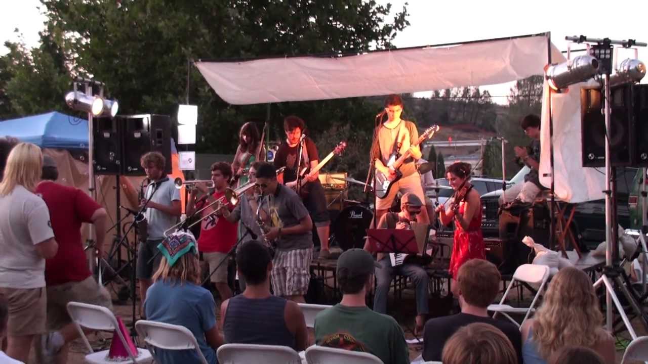 Loose Cannon Mariachi: Dat Booty (Live)
