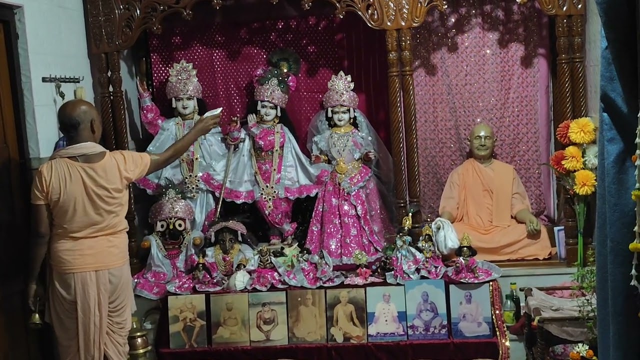 মঙ্গলশ্রীগুরু গৌর মঙ্গল মুরতি মঙ্গল শ্রীরাধাকৃষ্ণ যুগল পিরিতি শুভ দৃষ্টি কর এবে জগতের প্রতি শ্রীরাধে