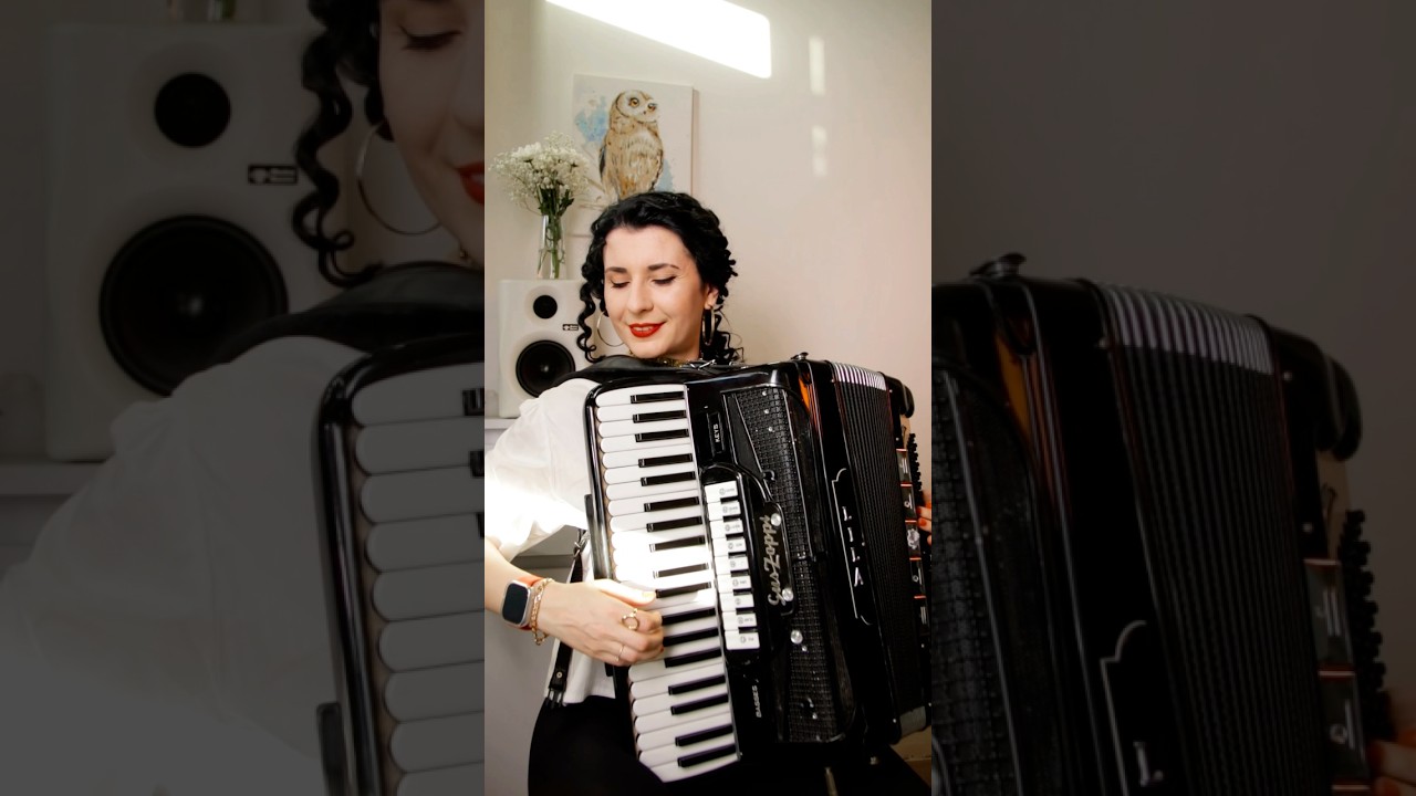 Playing Tarantella Napoletana my favorite Italian song on accordion 🪗