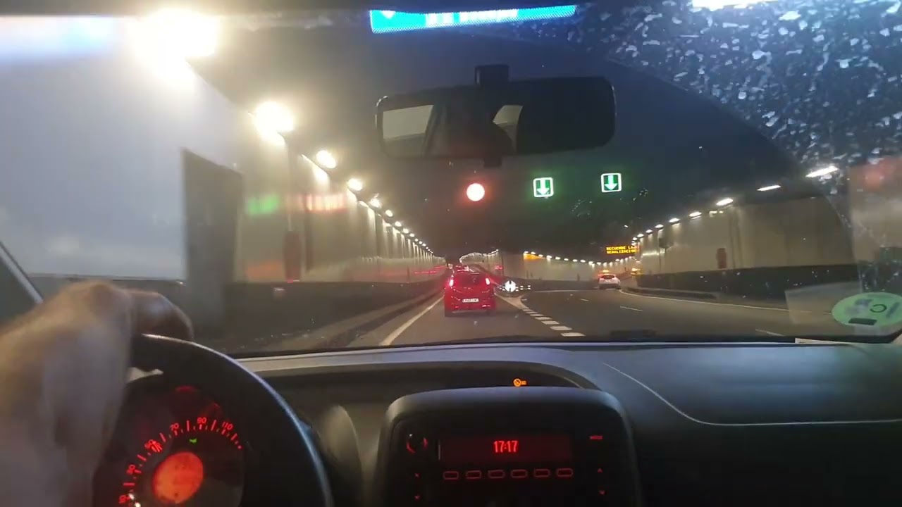Tunel M30 Luca